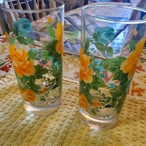 Pioneer woman cups x2